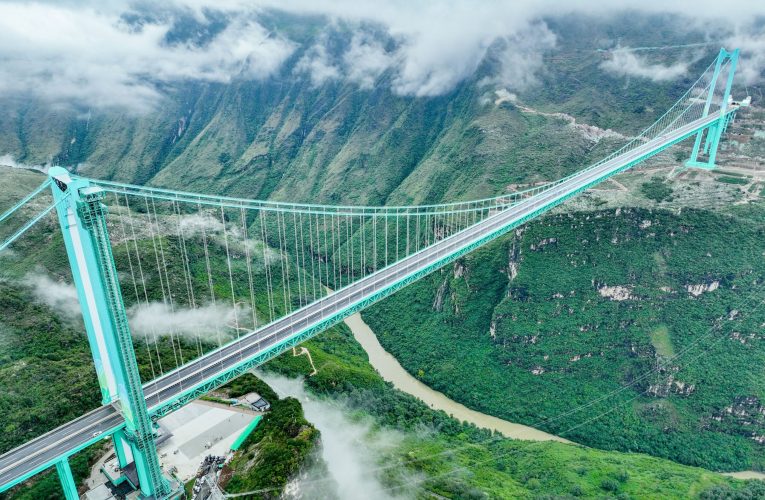 China deschide circulația pe „cel mai înalt pod din lume” la 625 de metri
