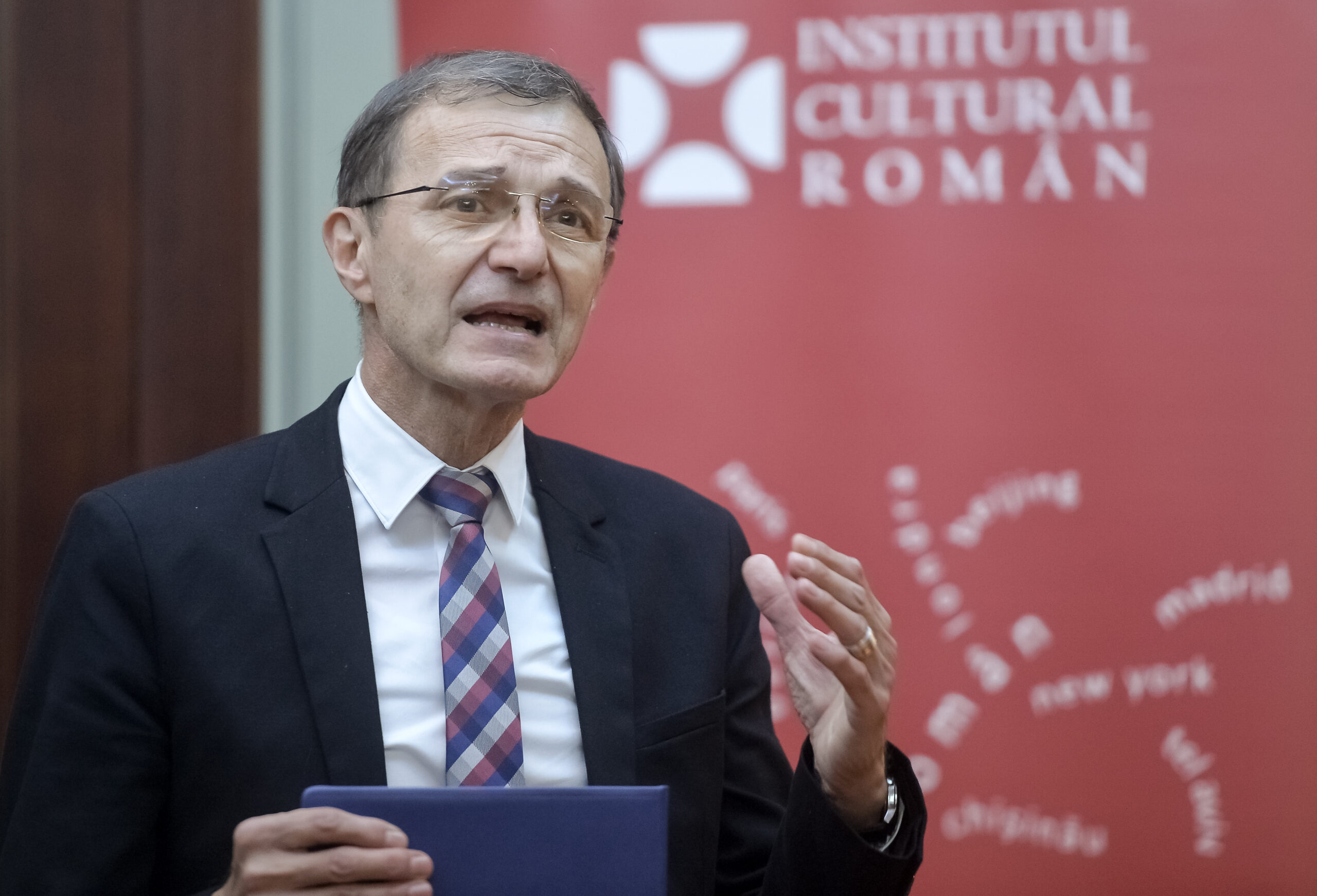 Elevii de liceu vor studia din nou „Istoria Românilor” / Decizia ministrului Educației, Daniel David
