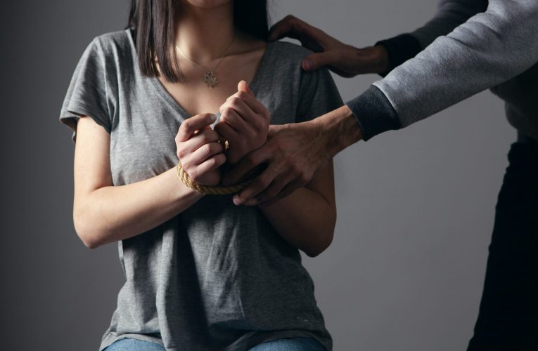 Femeile, victime ale violenței domestice în fiecare zi. Parlamentul marchează Ziua Internațională a Nonviolenței printr-o ședință comună