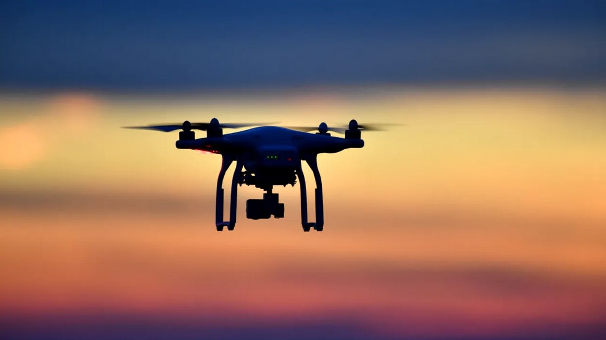 Incident periculos la Aeroportul Otopeni. Dronă civilă la 3,5 km