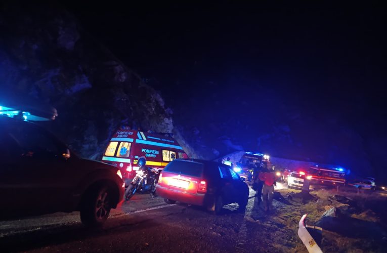 Motociclist rănit grav pe Transfăgărășan, salvat de echipajele SMURD și Salvamont