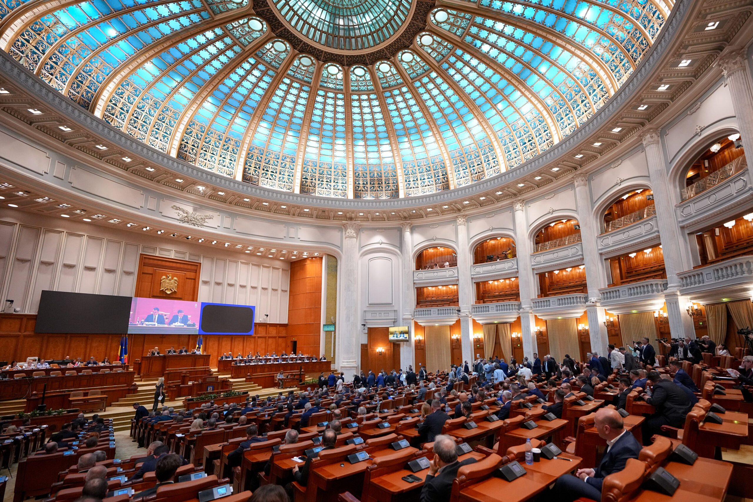 Parlamentarii, obligați să declare întâlnirile avute cu persoane terțe pe marginea proiectelor