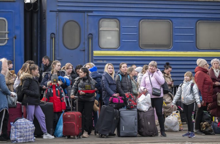 Polonia menține protecția pentru refugiații ucraineni, dar taie unele beneficii