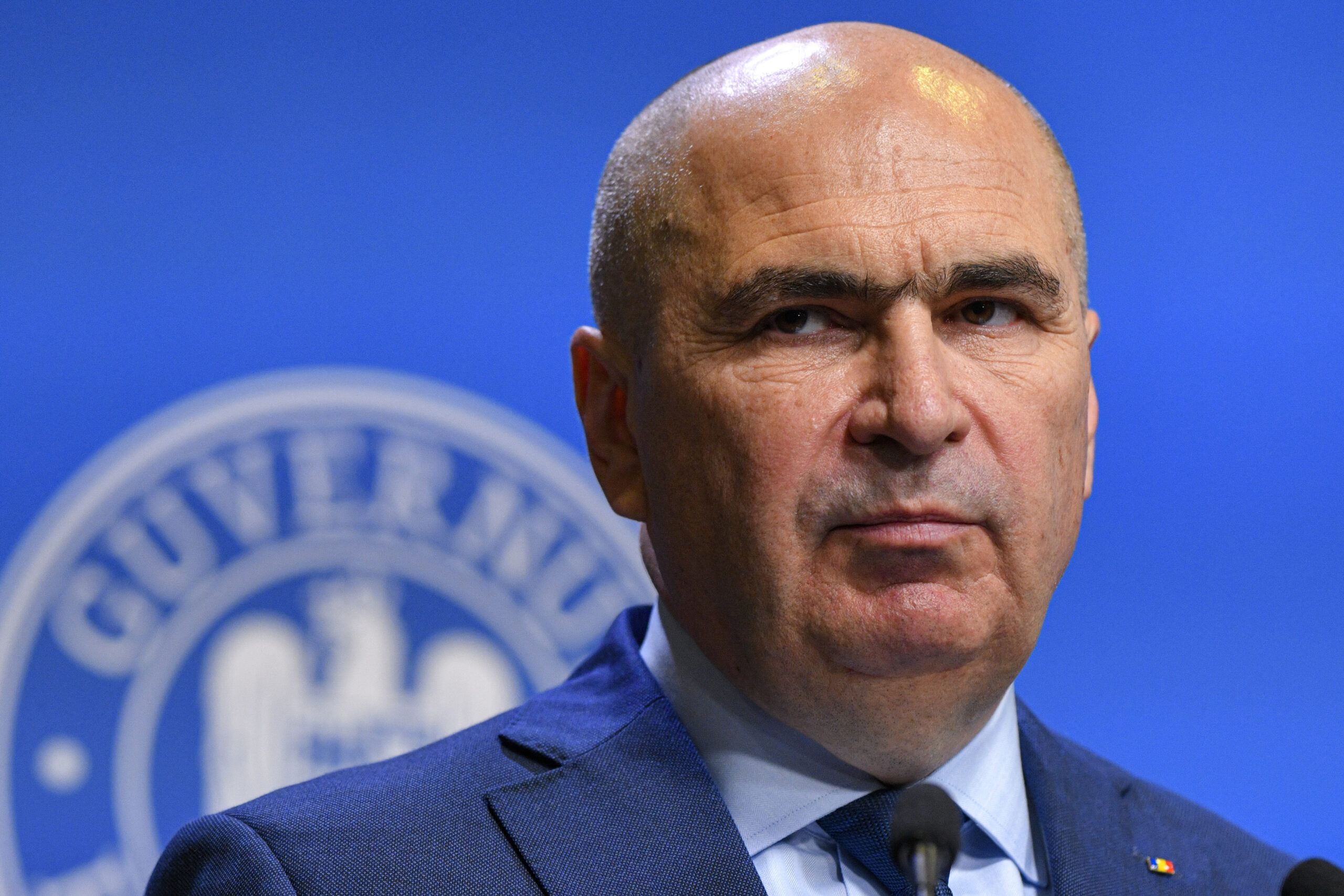 Premierul Bolojan: „Salariile dascălilor nu au fost reduse, dar sunt mai puțini suplinitori în școli