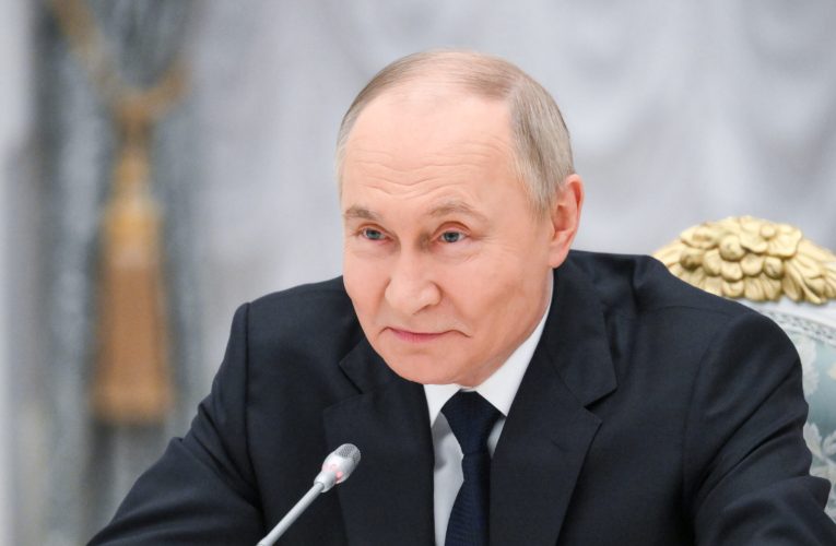 Putin solicită industriei aerospațiale ruse să accelereze dezvoltarea motoarelor pentru rachete