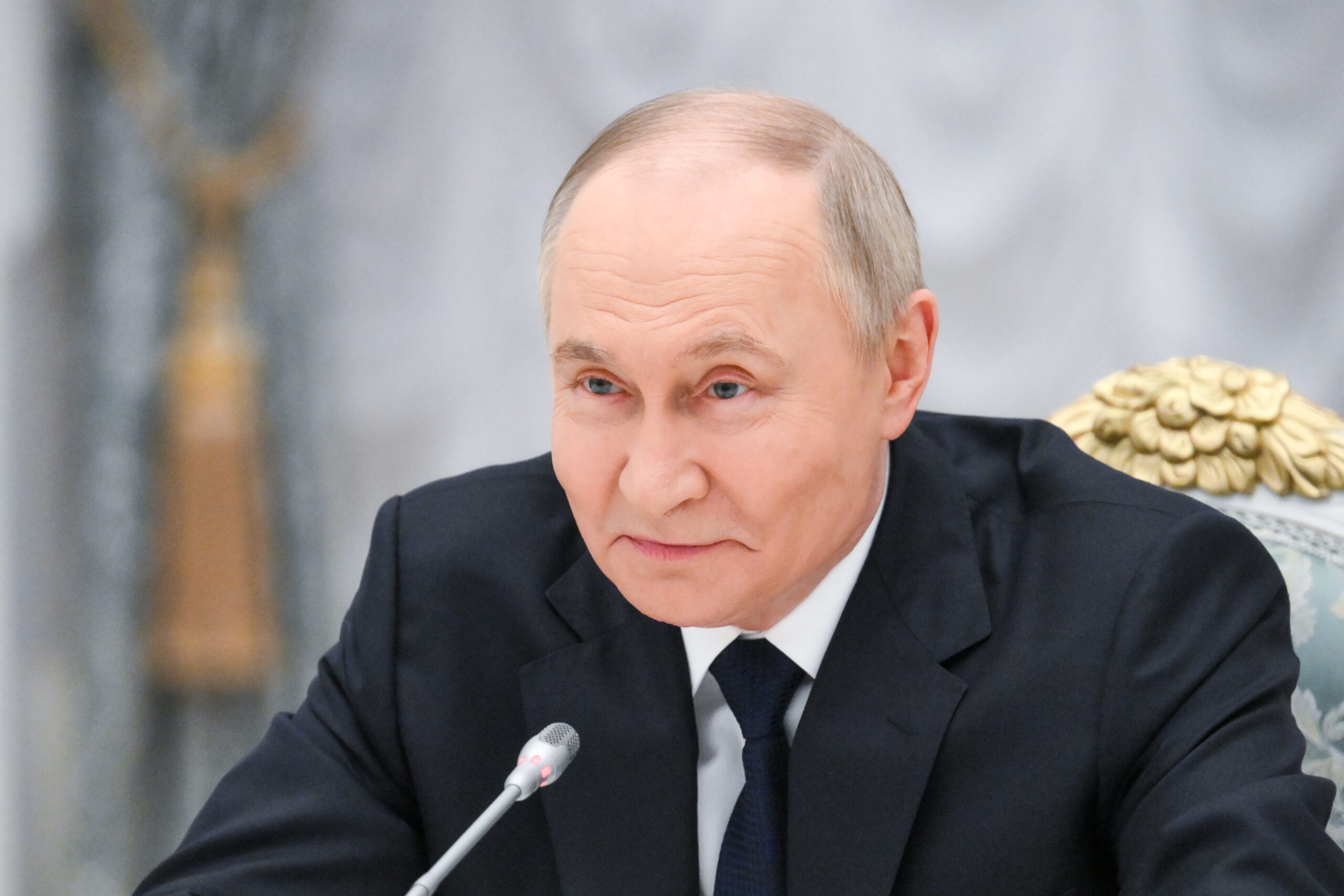 Putin solicită industriei aerospațiale ruse să accelereze dezvoltarea motoarelor pentru rachete