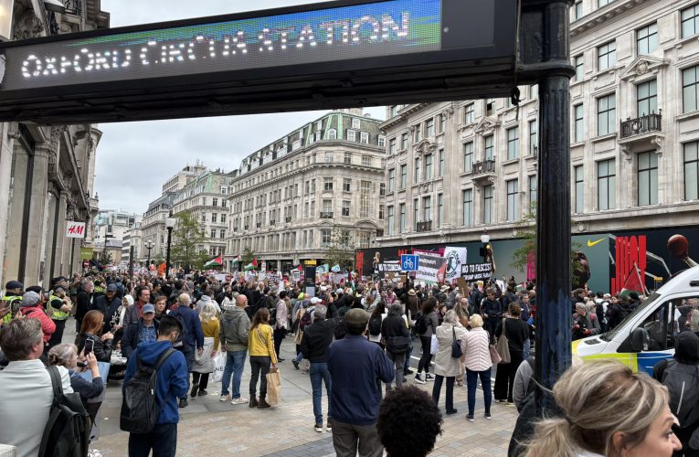 Revolta britanicilor. Mii de oameni protestează la Londra împotriva banchetului lui Trump