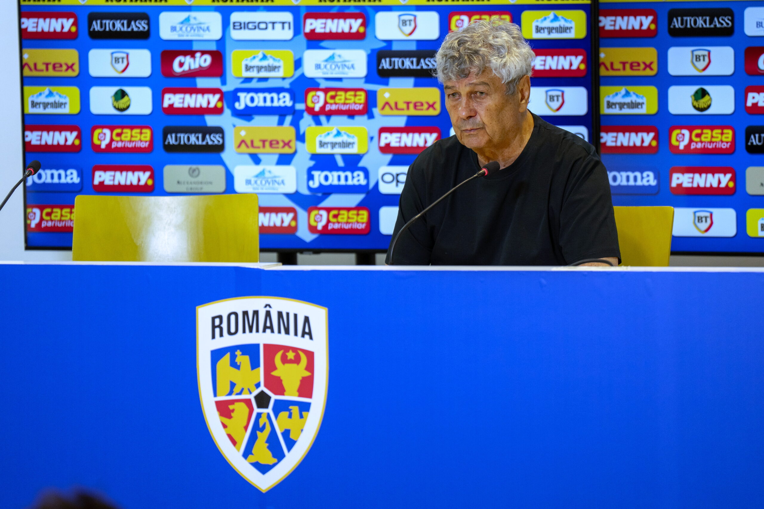 Selecționerul Mircea Lucescu a stabilit lotul de 23 jucători pentru meciul României cu Cipru