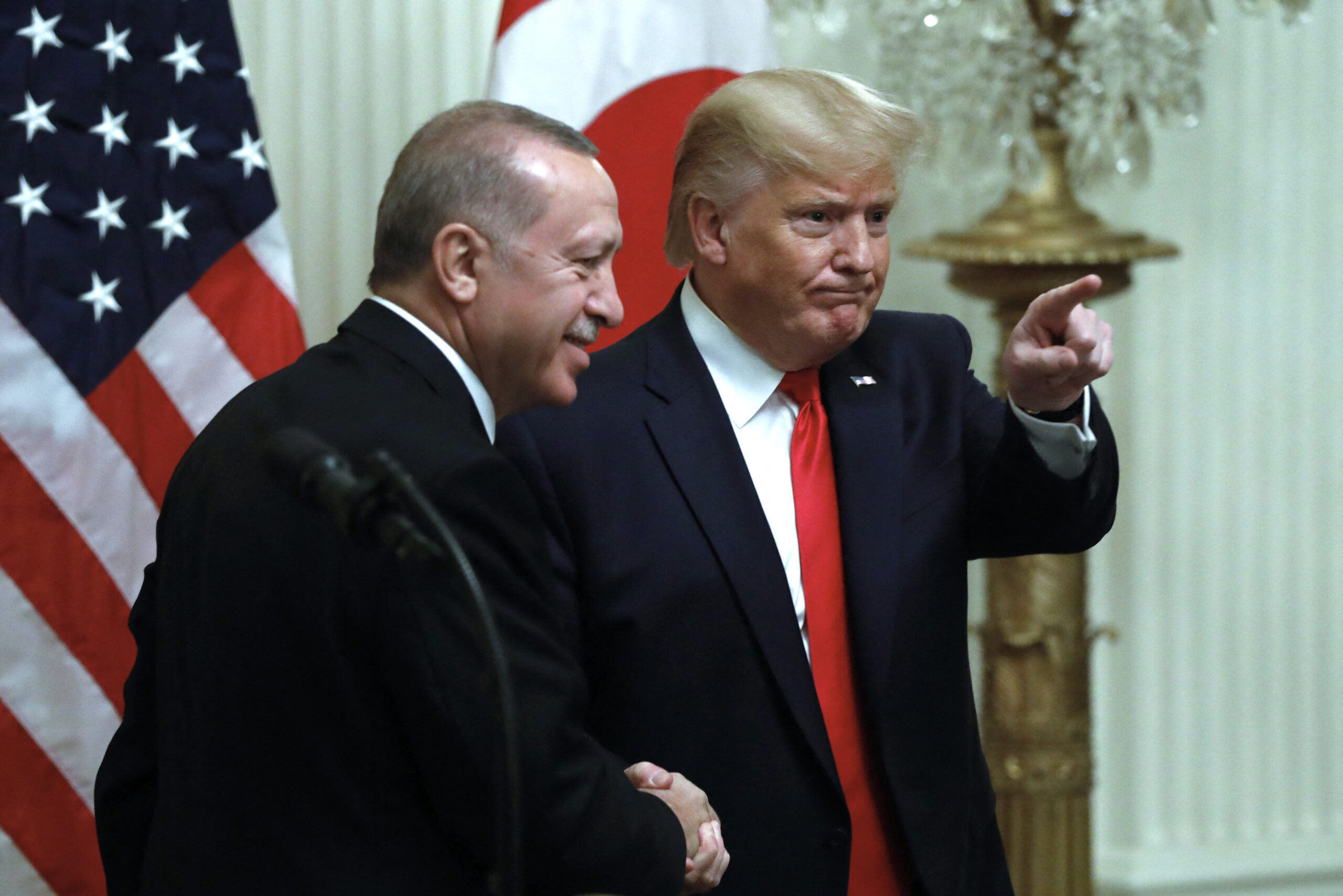 Trump îl va primi pe preşedintele turc Erdogan şi va pune capăt disputei privind avioanele de război