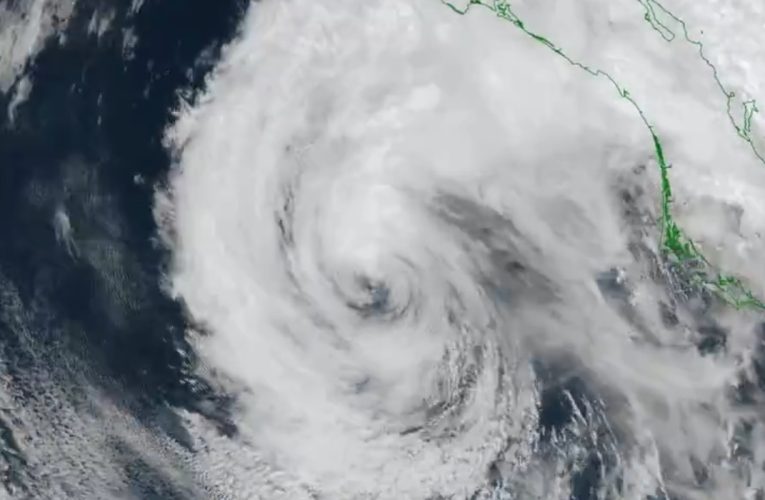 Uraganul Lorena se transformă în furtună tropicală, însă riscul de inundații se menține în Mexic