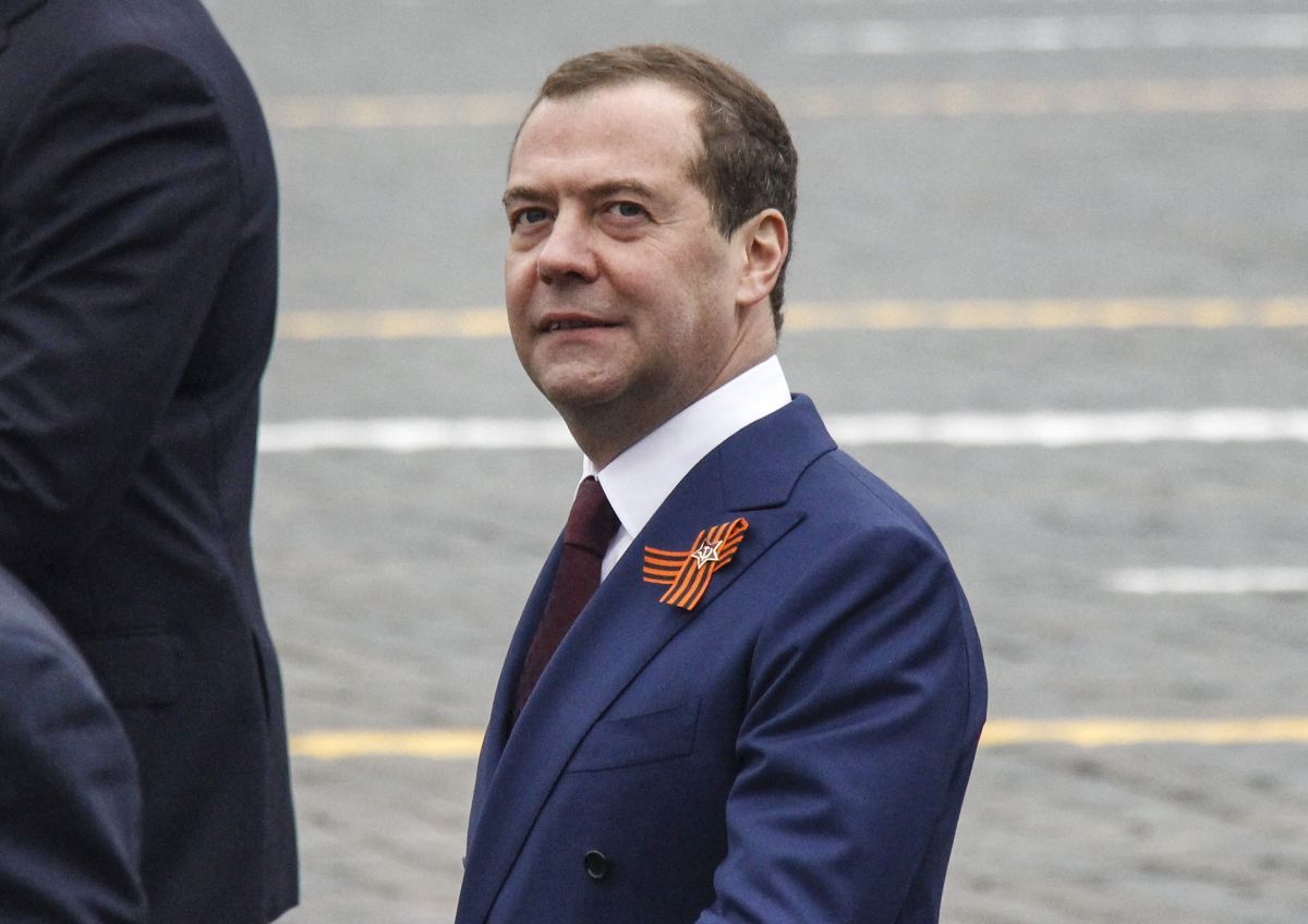 Vladimir Putin l-a decorat pe fostul președinte Dmitri Medvedev, chiar de ziua acestuia