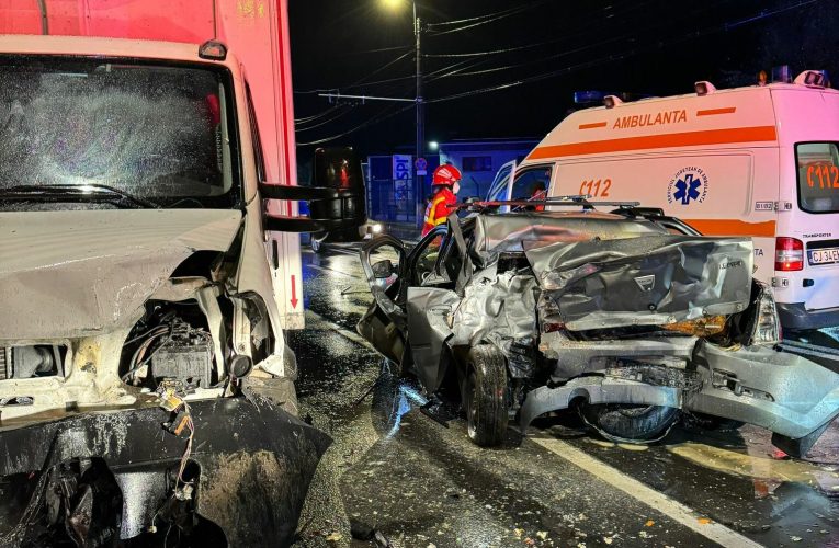 Accident rutier în Cluj-Napoca: două persoane au ajuns la spital