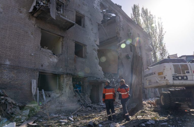 Atacuri rusești în Ucraina: 20 de răniți în Kiev, un copil de 7 ani ucis