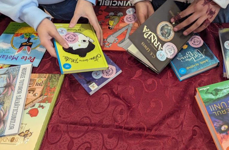 CarteTeca 2025: 250.000 lei pentru 50 de biblioteci școlare. Libris și Salvați Copiii România dau startul înscrierilor pentru cea de-a 7-a ediție