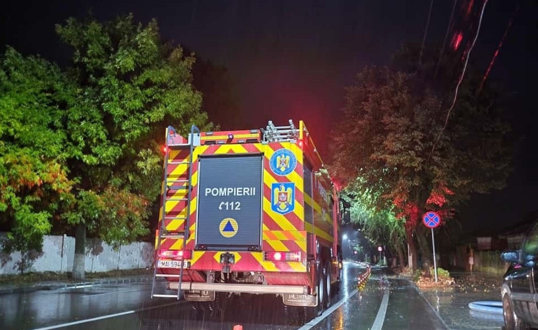 Ciclonul a lovit România: Zeci de gospodării inundate, copaci doborâți și porturi închise în Constanța