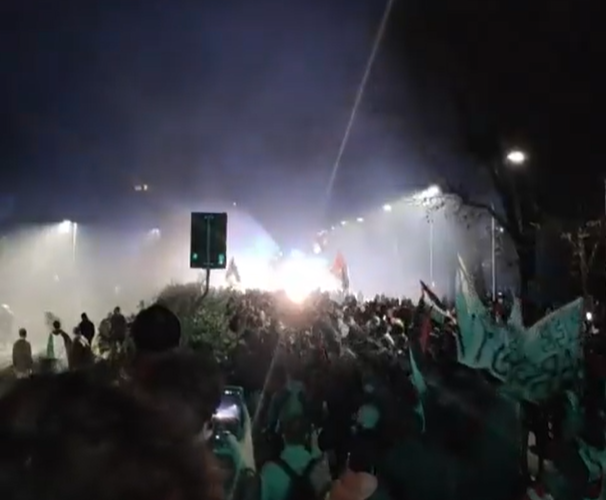 Ciocniri între poliţie şi demonstranţi la Udine. Au fost folosite gaze lacrimogene şi tunuri cu apă