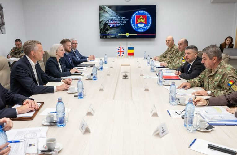 Consultări româno-britanice în domeniul apărării, la București. S-a discutat despre securitatea Mării Negre și sprijinul pentru Ucraina