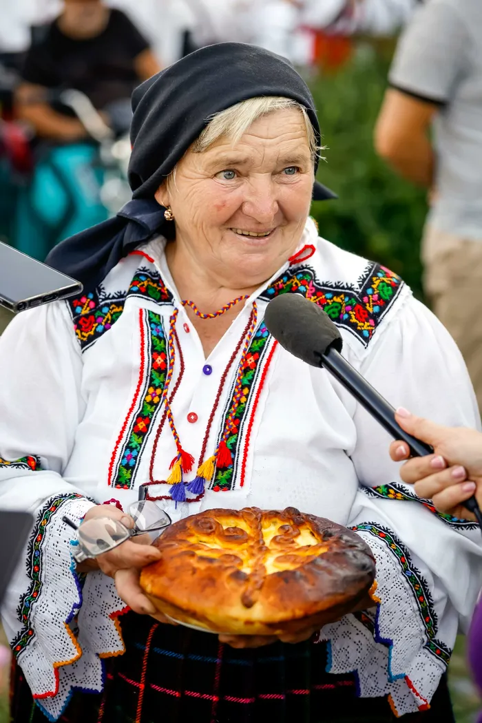Cuplul de ingineri, din Maramureș, care a strâns sub umbrela „Roade de Oraș” producătorii locali din „Ținutul de Lemn”