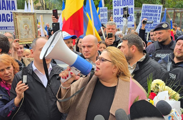 Diana Șoșoacă, urmărită penal pentru 11 infracțiuni, printre care negarea Holocaustului