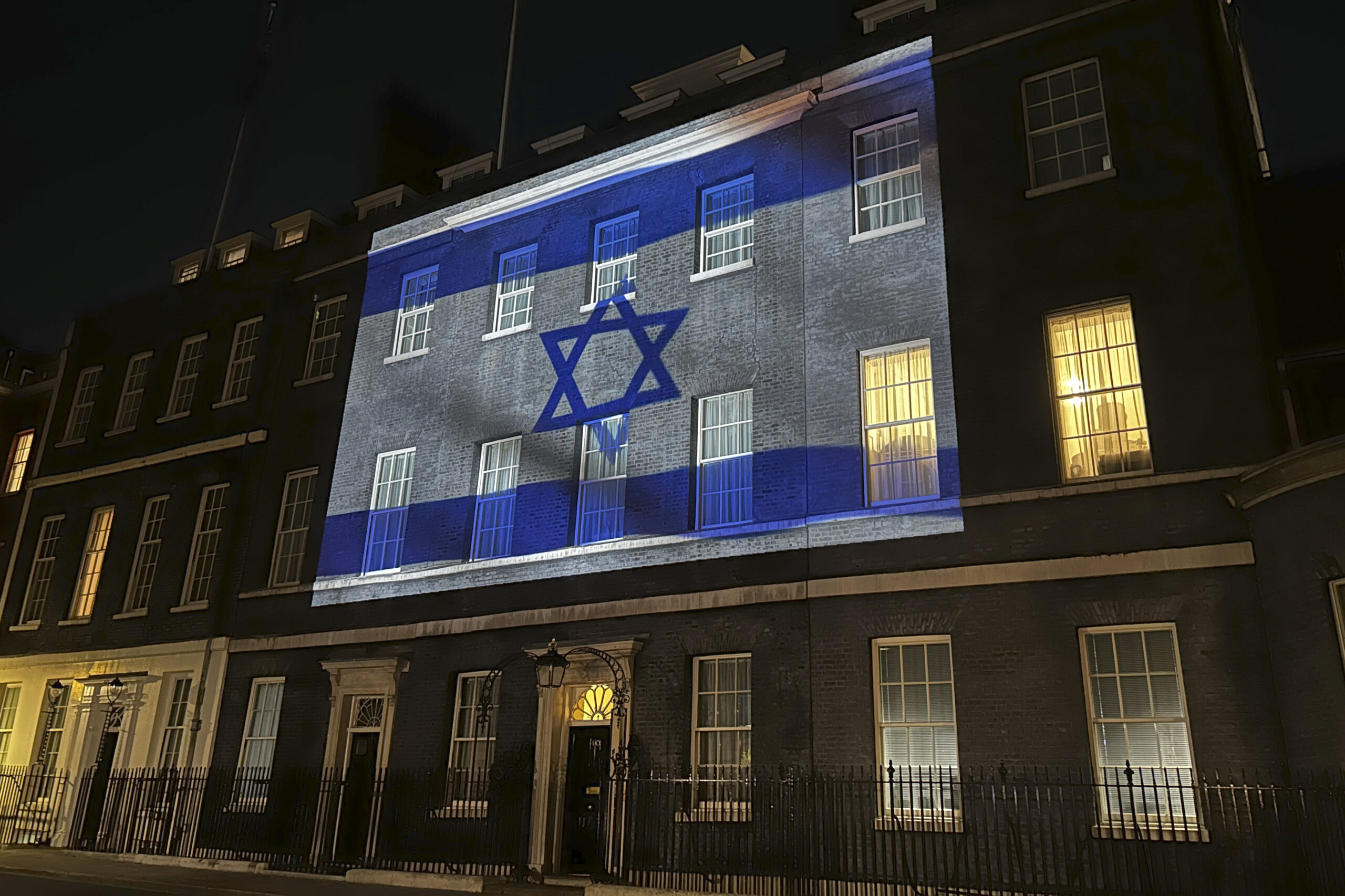 Doi ani de la masacrul Hamas asupra Israelului și cea de-a doua zi a negocierilor de pace din Egipt / Trump și alți participanți se declară „optimiști”