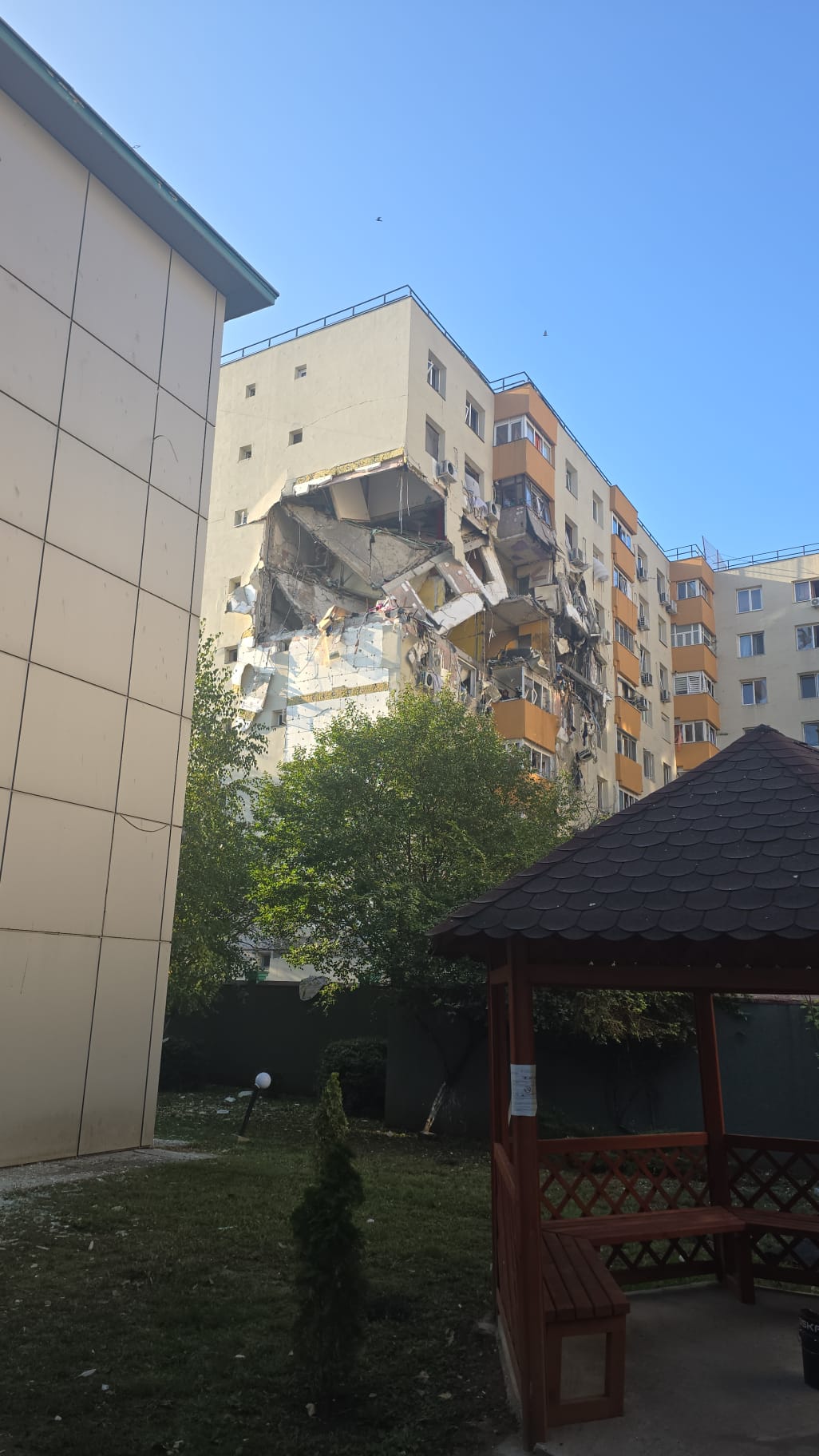 Explicațiile Distrigaz în cazul exploziei de pe Calea Rahovei. „Echipele de intervenție ale companiei au ajuns la fața locului în momentul producerii exploziei”