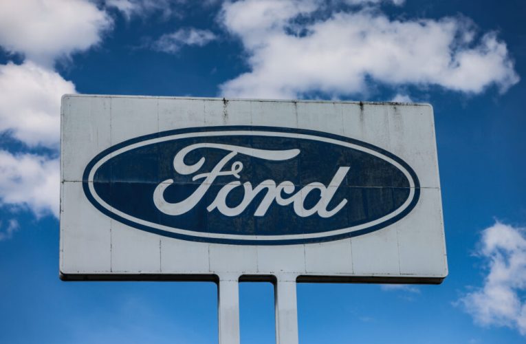 Ford recheamă peste 290.000 de vehicule în SUA din cauza unei probleme cu sistemul camerei video