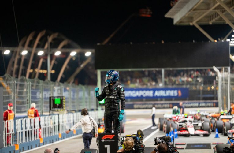 George Russell, pole spectaculos la Singapore. Mercedes surprinde în fața Red Bull și McLaren