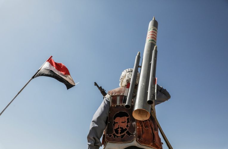 Gruparea rebelă Houthi anunță sancțiuni împotriva ExxonMobil și Chevron