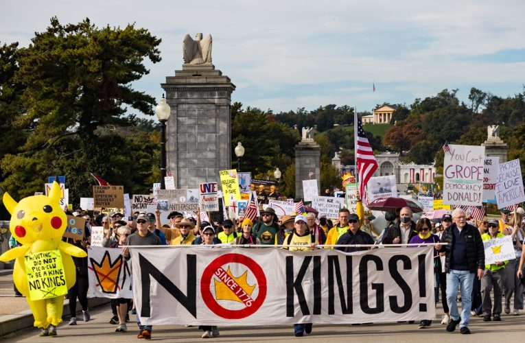Milioane de americani au ieșit în stradă în marile orașe ale SUA la manifestațiile „Fără Regi”, în semn de protest față de Donald Trump