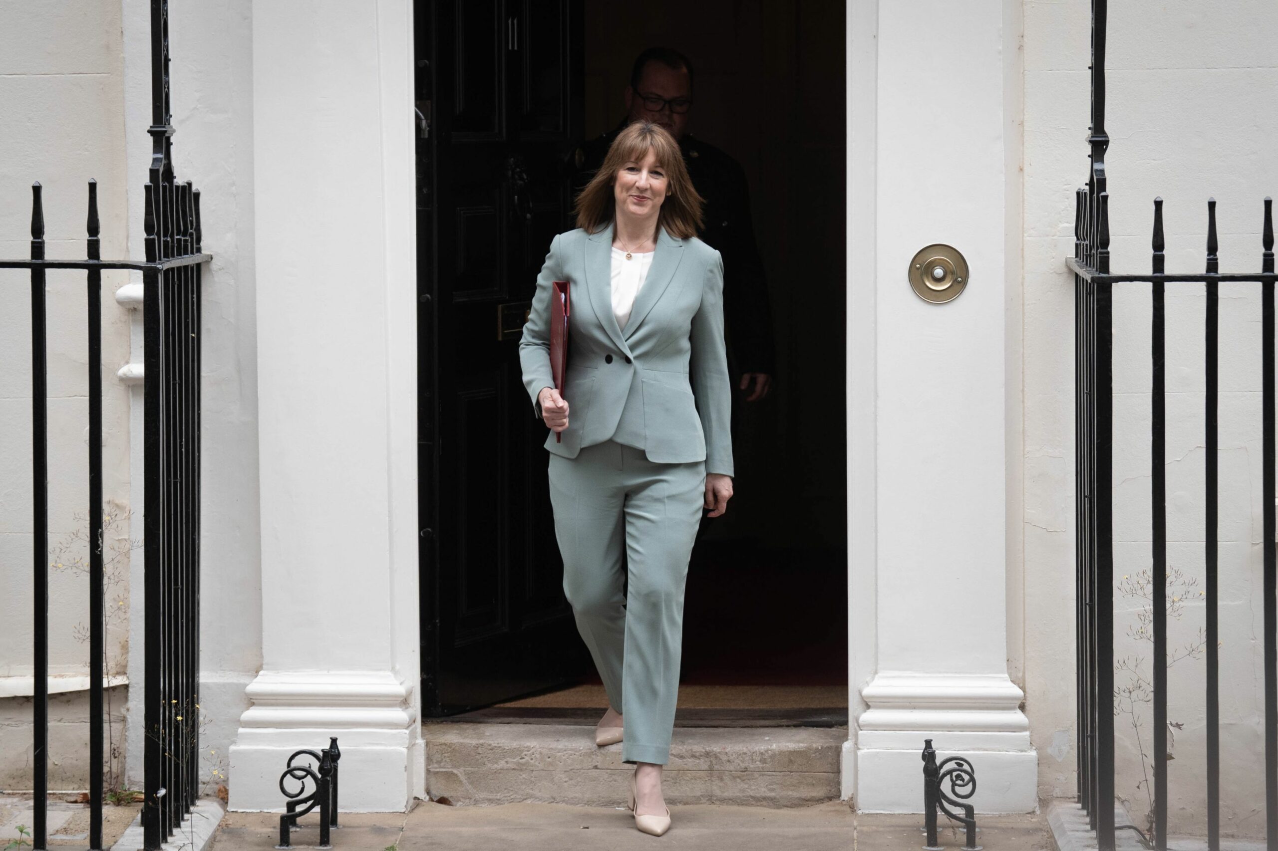 Ministra de Finanțe Rachel Reeves anunță planuri de creșteri de taxe și reducere de cheltuieli
