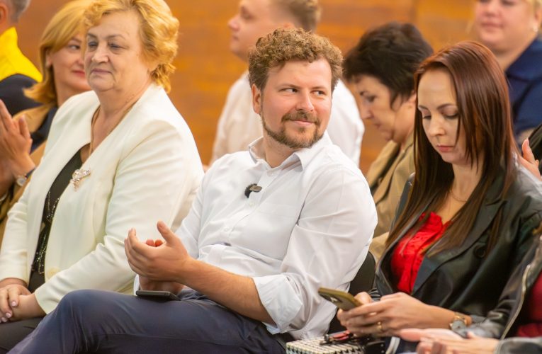 Ministrul Educației din Republica Moldova cere sistarea colectării de bani pentru Ziua Profesorului