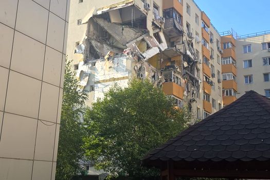 Miracol | Persoana care cerea ajutor de sub dărâmături a supraviețuit: ”A fost transportată la spital, dar a refuzat internarea și a plecat acasă!”