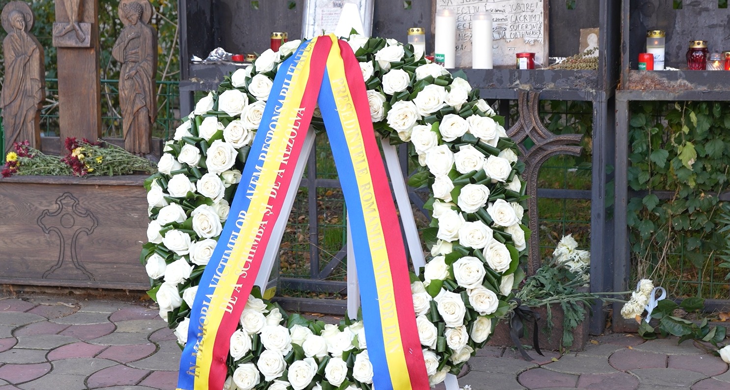 Nicușor Dan a depus o coroană de flori în memoria victimelor de la Clubul „Colectiv”: „În memoria victimelor, avem responsabilitatea de a schimba și de a rezolva”