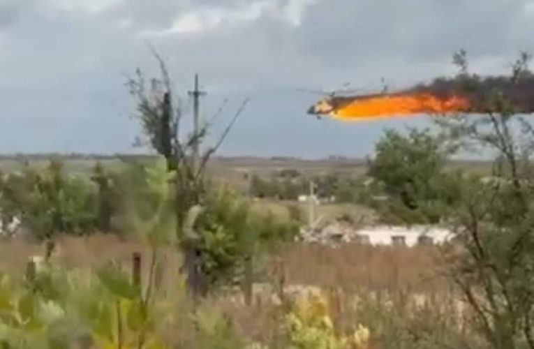 O dronă ucraineană FPV doboară un elicopter rusesc Mi-8 în Donbas