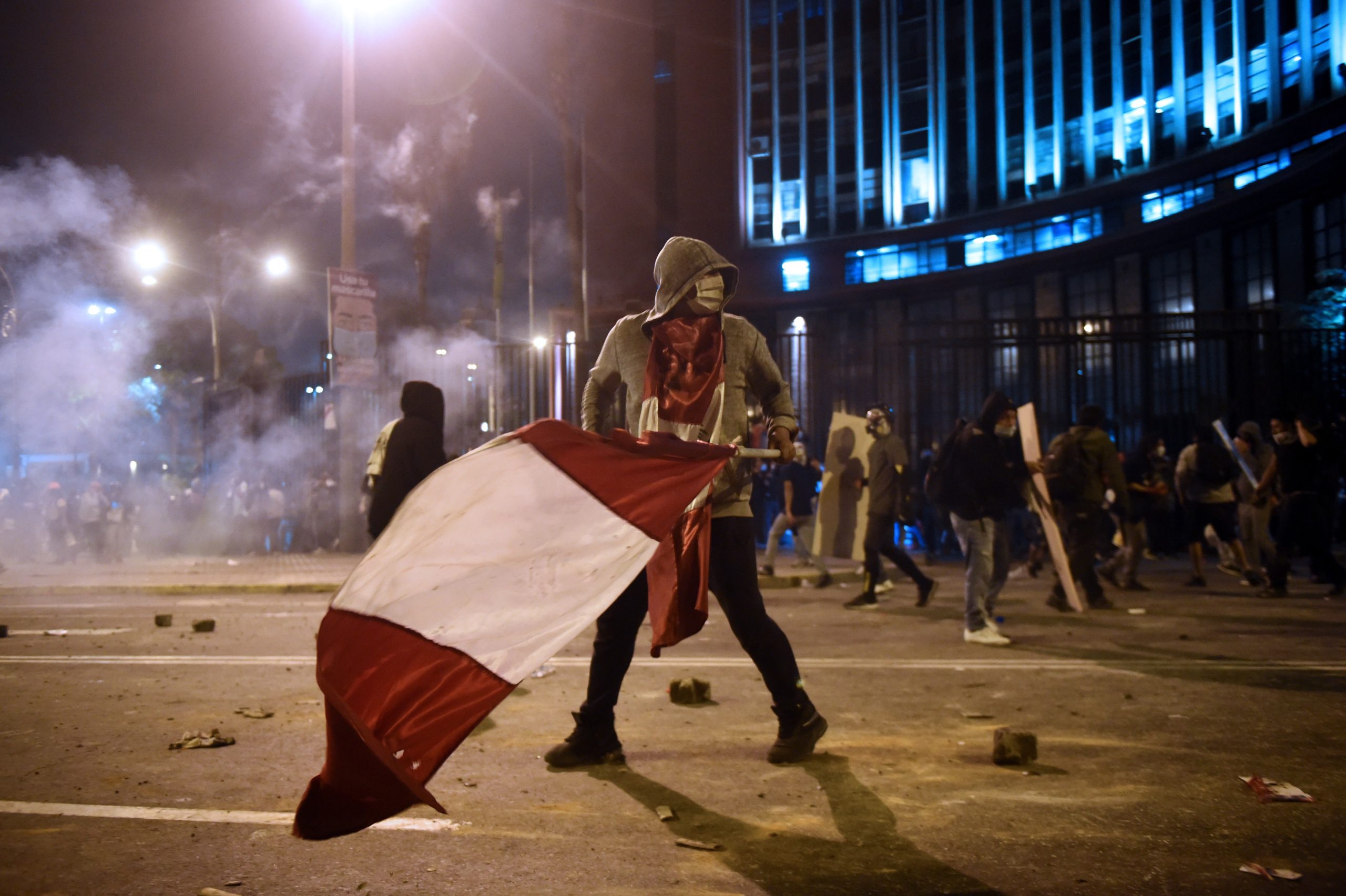 Peru va declara stare de urgență după ce protestele împotriva noului președinte au provocat moartea unei persoane și rănirea a zeci de alte persoane