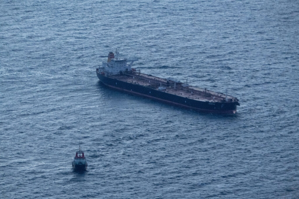 Petrolier din flota fantomă a Rusiei, descoperit lângă un parc eolian offshore din Franța