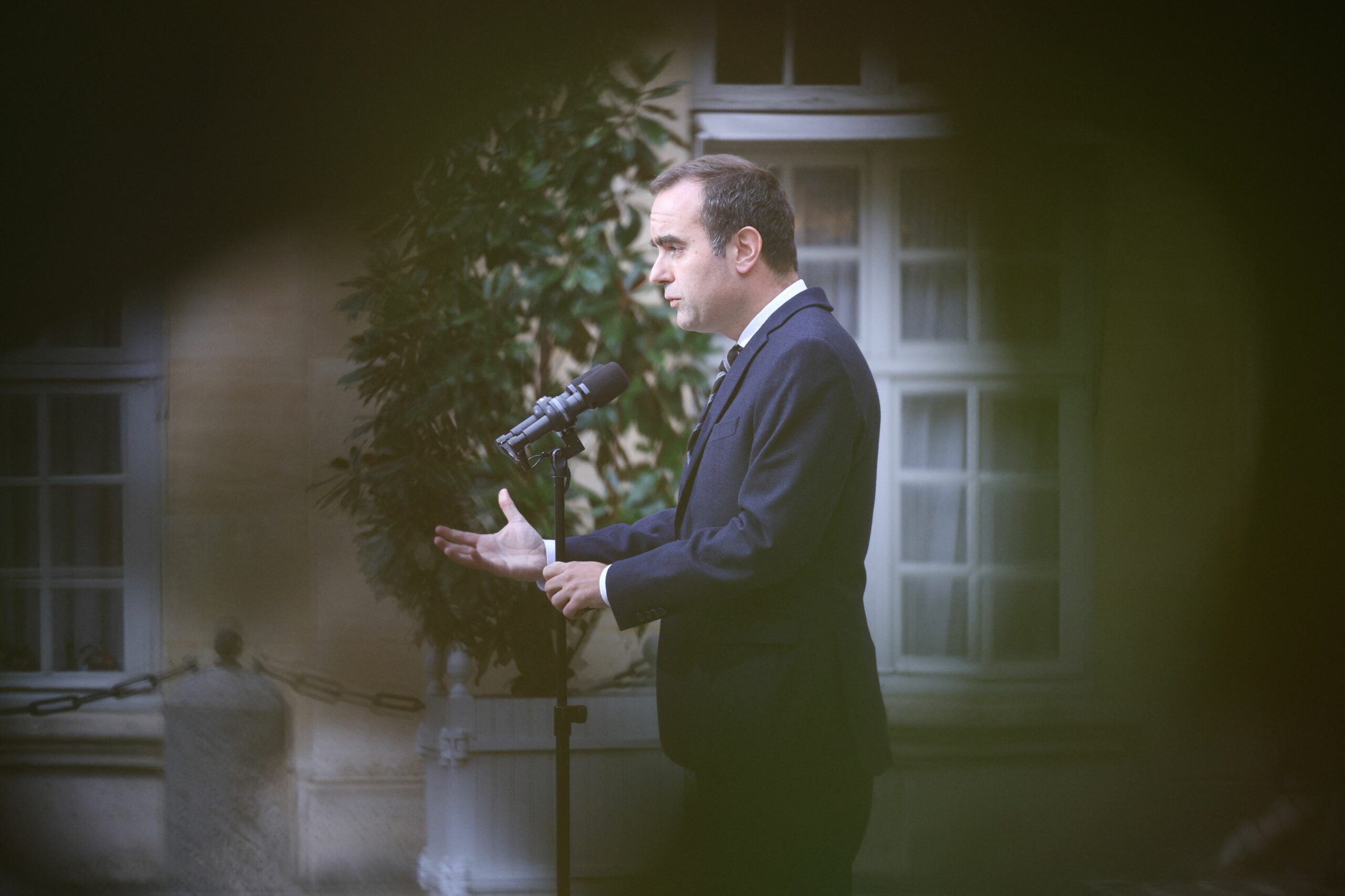 Premierul francez Lecornu, sub presiune înainte de termenul limită pentru buget