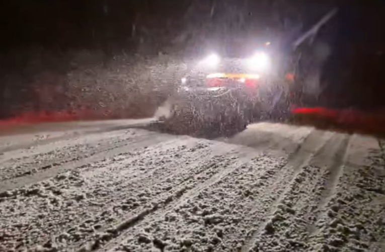 Primul episod de iarnă în zona montană a Moldovei: ninsoare și lapoviță în Suceava și Neamț