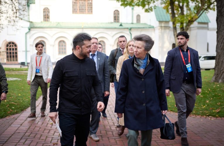 Prinţesa Anne a Regatului Unit a făcut o vizită surpriză în Ucraina şi s-a întâlnit cu Zelenski