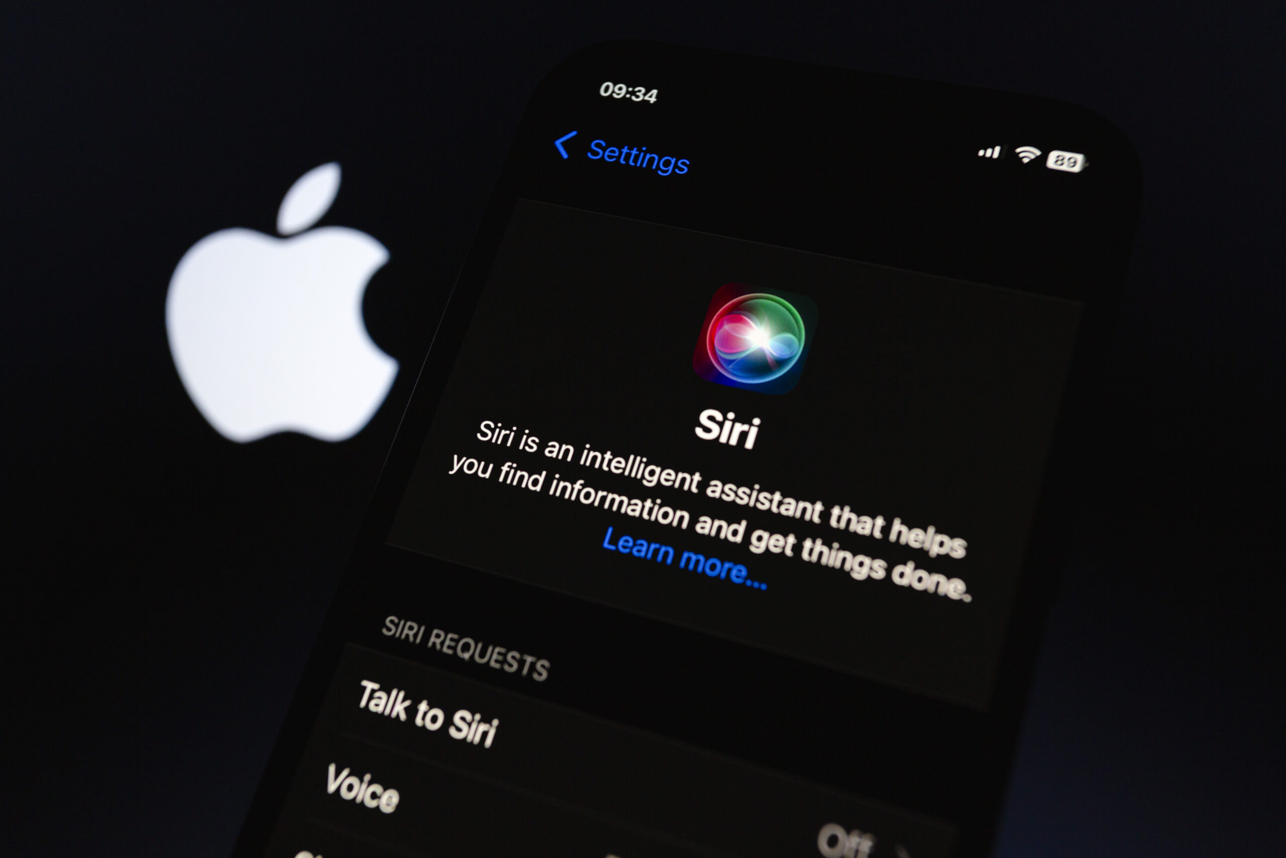 Procuratura din Paris anchetează Apple pentru înregistrările făcute de asistentul vocal Siri