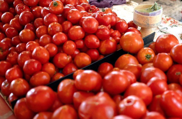 România, invadată de fructe și legume cu probleme din afara UE: peste 800 de camioane pe lună vin din Asia, multe cu nereguli fis­cale. Ce a descoperit Autoritatea Vamală Româ­nă