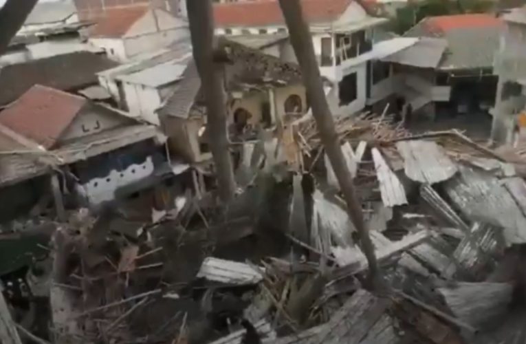 Salvatorii caută supraviețuitori după ce o școală din Indonezia s-a prăbușit peste zeci de persoane