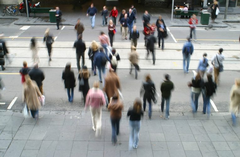 Slovacii au în continuare voie să alerge după autobuz. Șeful poliției lămurește o lege