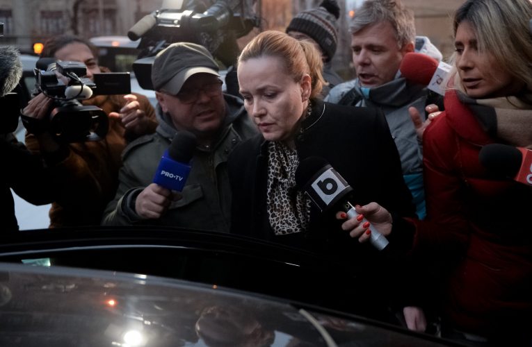 Sora fostului ministru Carmen Dan a fost reținută / Percheziții la casa surorii fostului ministru de Interne Carmen Dan