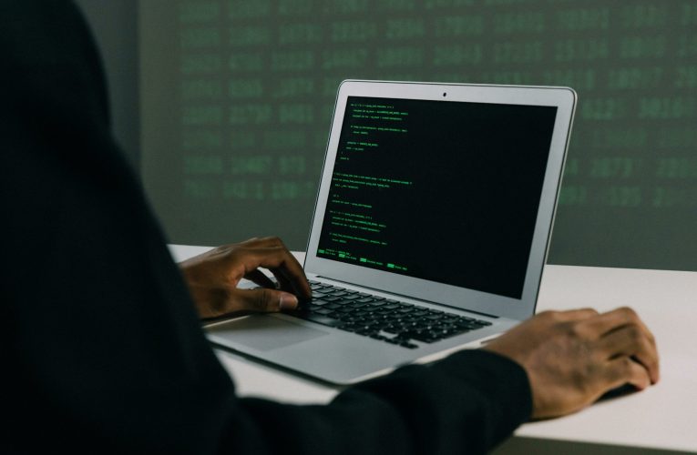 Tehnologie pentru combaterea atacurilor cibernetice. Algoritmul de inteligență artificială învață despre fiecare individ
