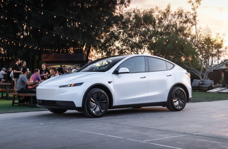 Tesla a lansat două versiuni Model Y și Model 3 pentru a recâștiga clienți. Ce prețuri au și care este autonomia lor