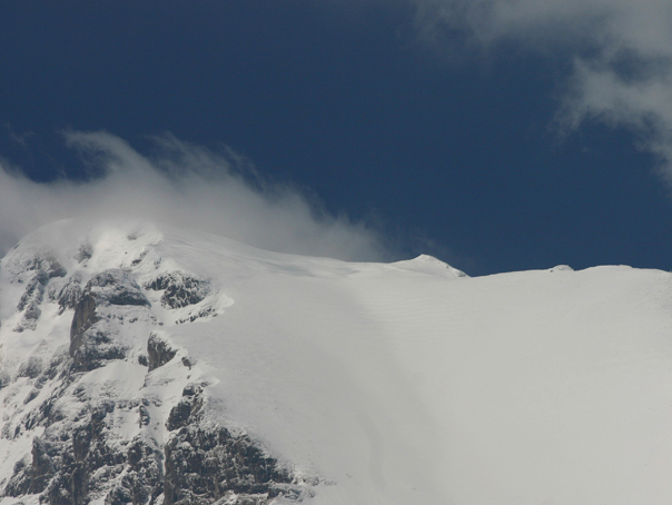 Trei alpiniști croați, dați dispăruți în Slovenia după o avalanșă pe muntele Tosc