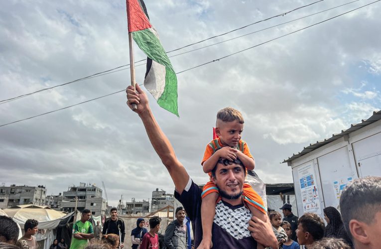Trupele israeliene încep retragerea din Gaza, iar familiile se întorc spre nord