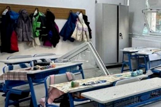 Un liceu din proximitatea exploziei din Capitală a fost puternic afectat. Imagini din sălile de clasă. 10 copii, răniți