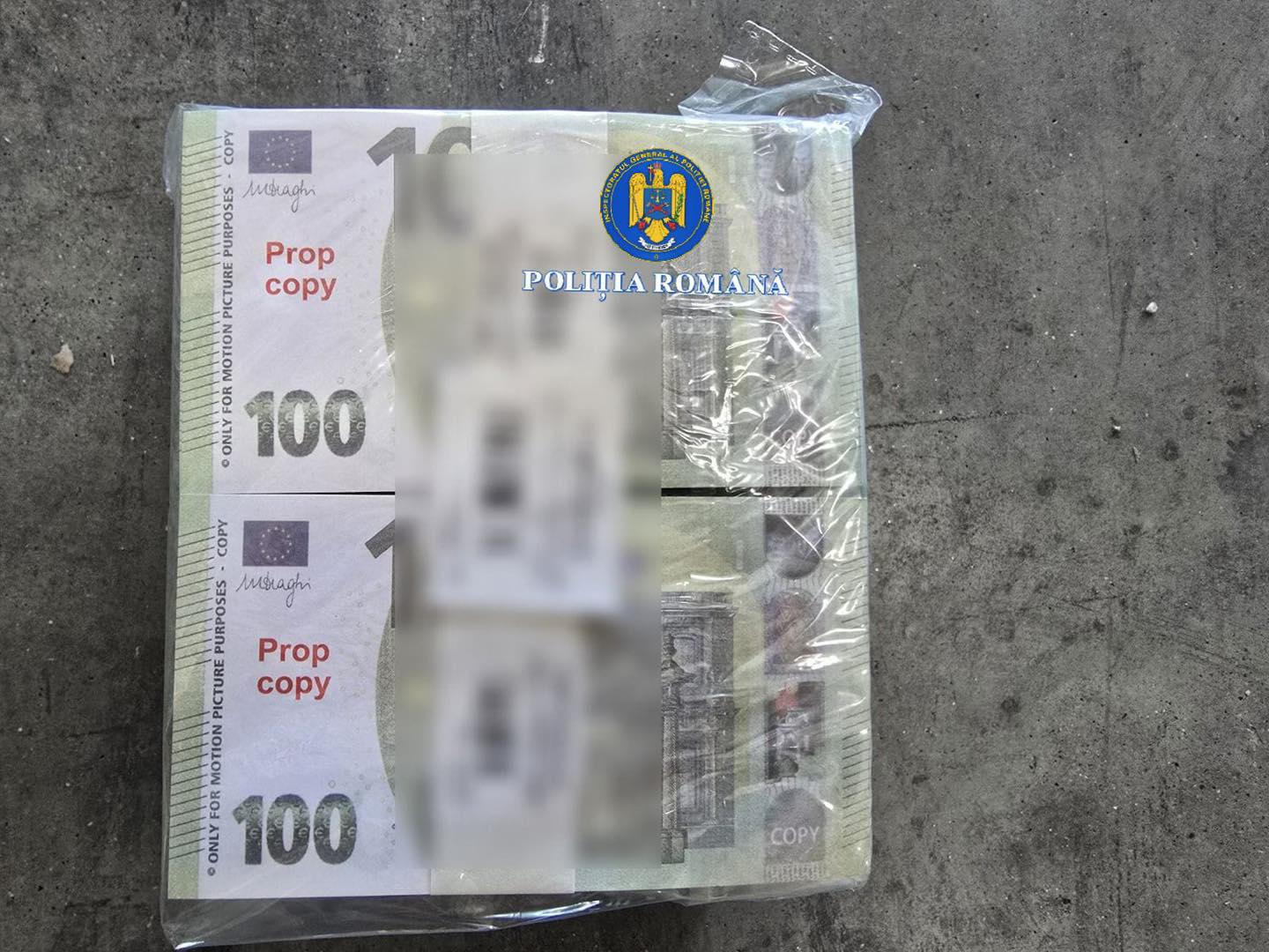 Val de ironii la adresa Poliției, după ce banii găsiți în Portul Constanța ar fi recuzită de film